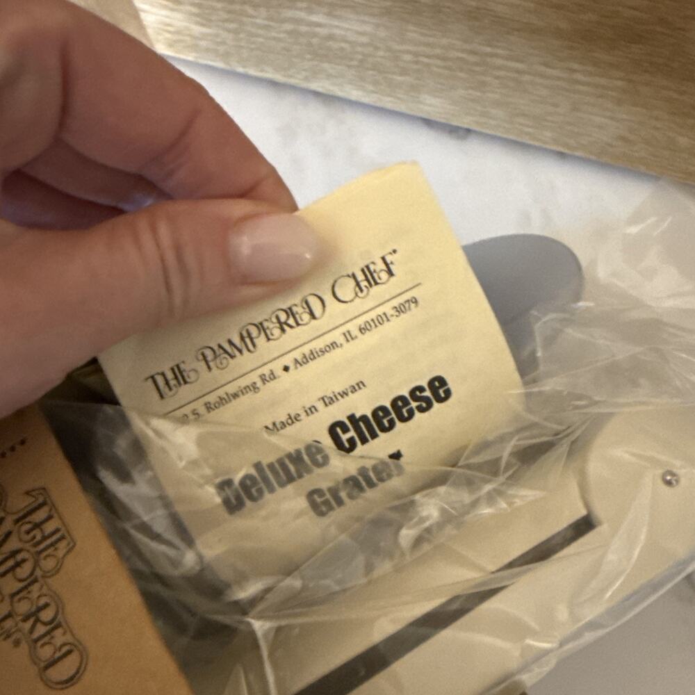 Pampered Chef Deluxe Cheese Grater Model 1275 Kitchen Tool Accessory NIB - Picture 3 of 3